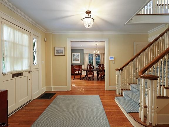 4th image of 564 Highland Ave