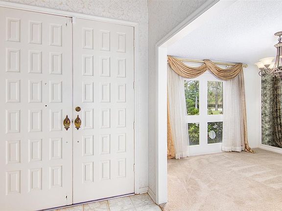 4th image of 834 Thornvine Ln