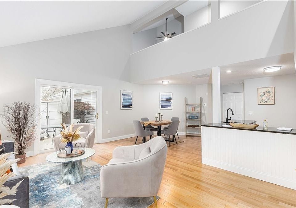 1st image of 807 Williamsburg Cir