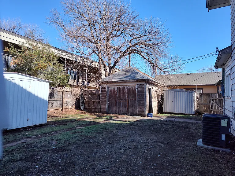 323 S West St — Photo 13