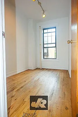 Rented by Jonis Realty | media 6