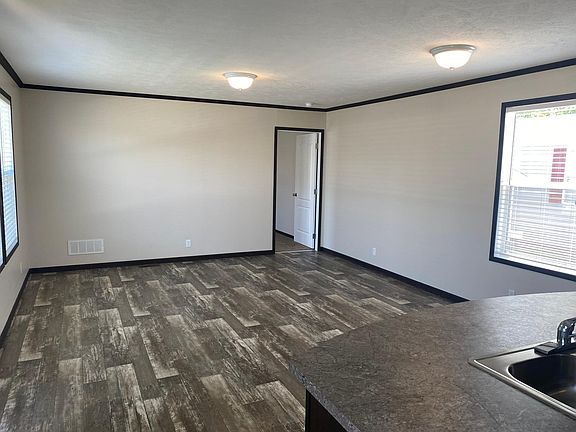 4th image of 59226 Lewis Ln