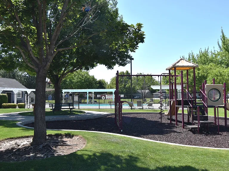 354 E Carver Dr — Photo 27