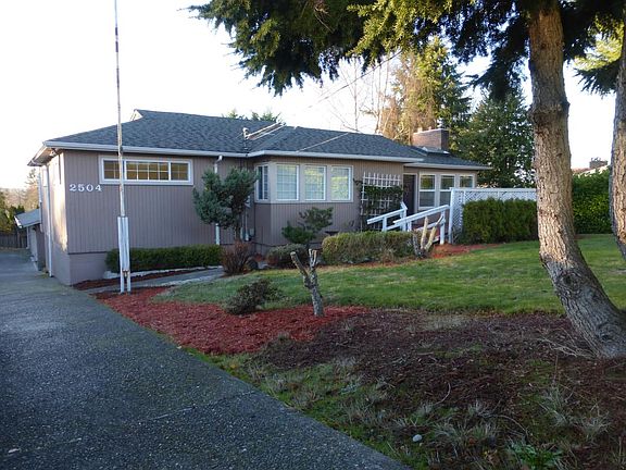 3rd image of 2504 Sunset Dr W
