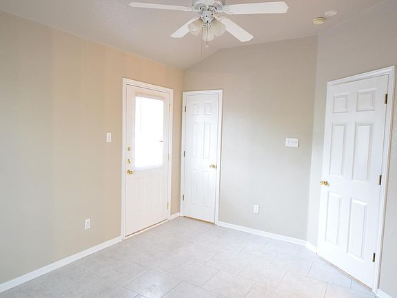 5th image of 1006 W Avenue B APT 2