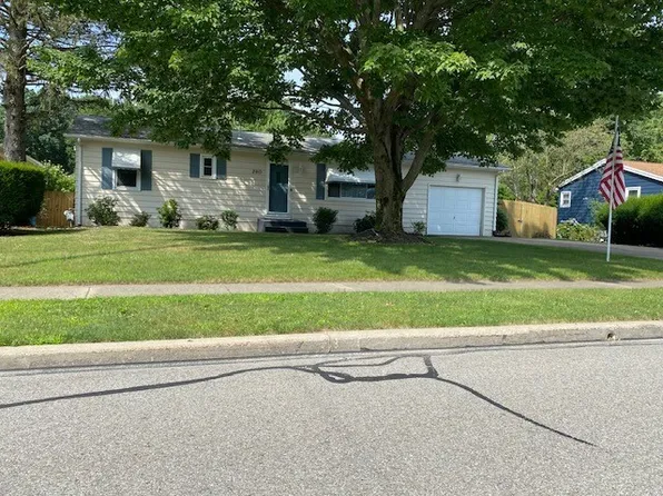 2910 Bird Dr, Erie, PA 16510