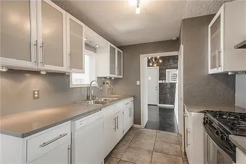 2202 W 47th Ter — Photo 13