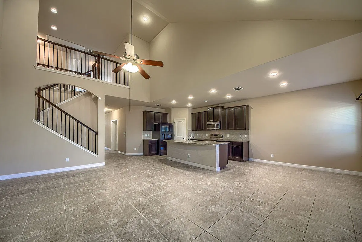 4 bed, 3.5 bath, 2963 sqft, $2,500 — Photo 2