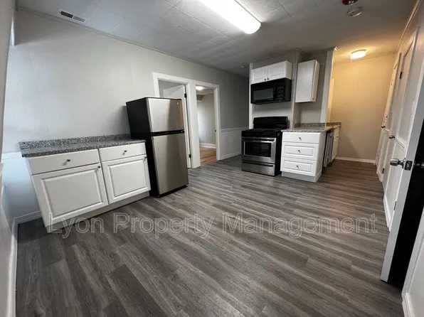 79 Summer St APT 3L, Manville, RI 02838
