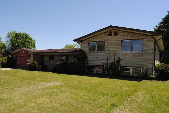 1401 Cardinal Dr photo 1