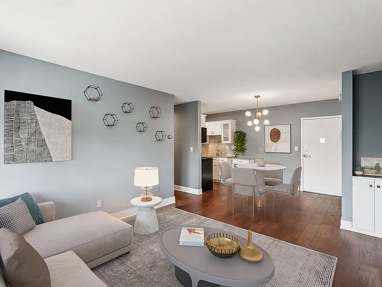 504 W Franklin Ave #2C — Photo 2