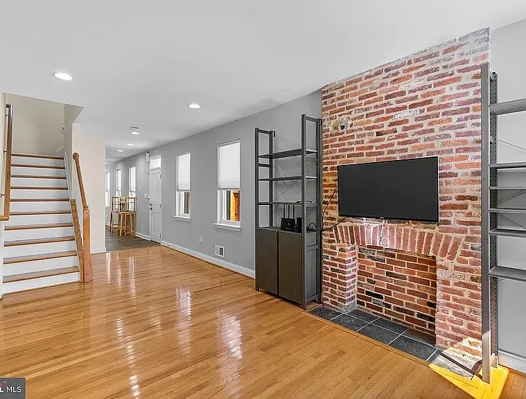18 S Madeira St — Photo 8