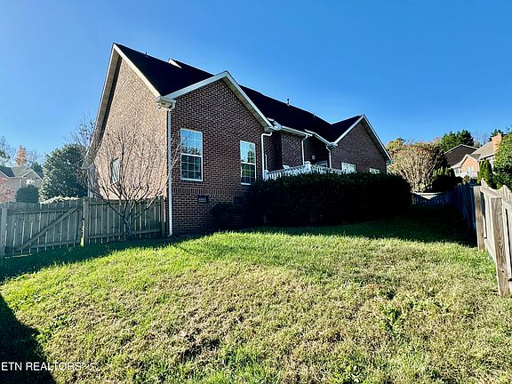 5th image of 568 Glen Abbey Blvd