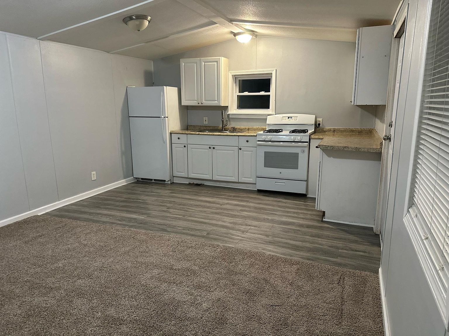 21395 Inkster Rd Trlr 27, Farmington Hills, MI 48336 | Zillow