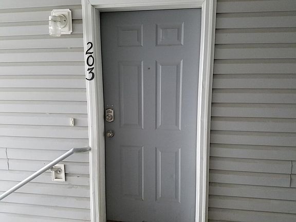4th image of 705 N Jefferson St APT 203