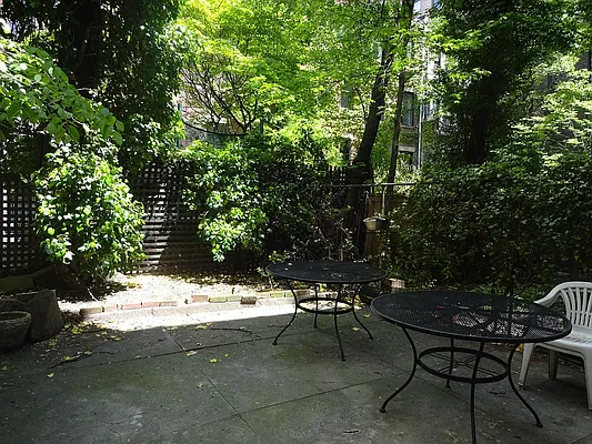 Rented by Raz Realty | media 21