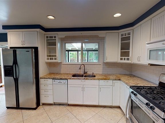 5th image of 14382 Poway Rd