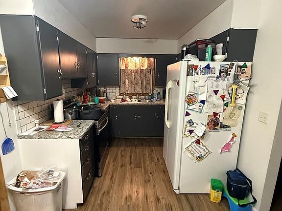 3rd image of 418 N Darr Ave