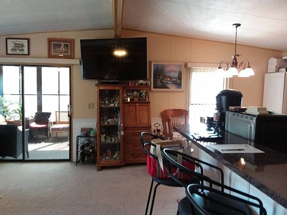 4th image of 48 Charlotte Dr