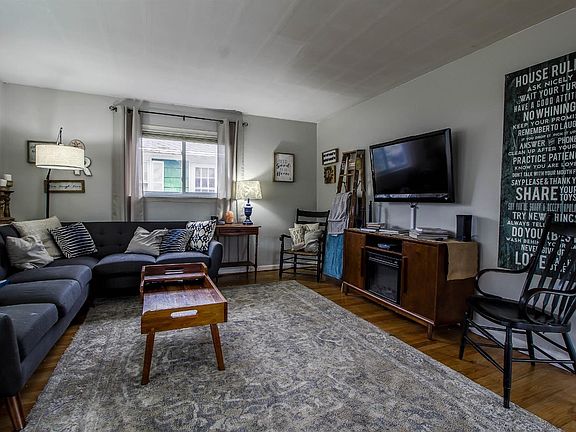 4th image of 302 Creekview Dr