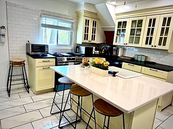 2nd image of 246 Grumbach Ave #1