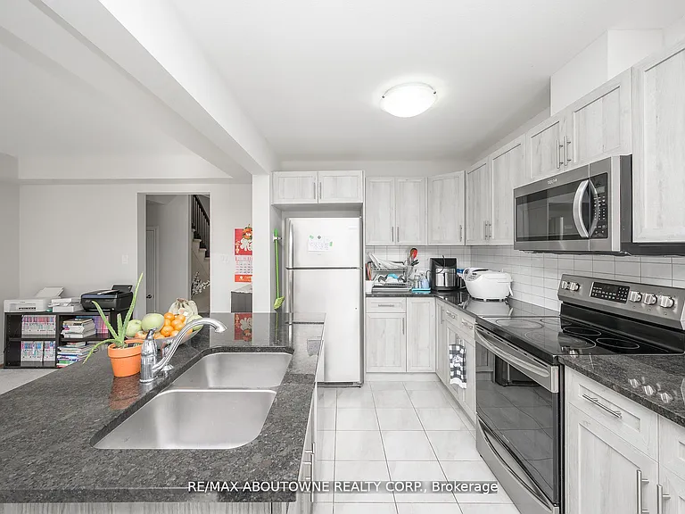 93 Heron St — Photo 8