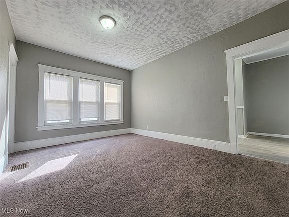 4th image of 1246 E 113th St