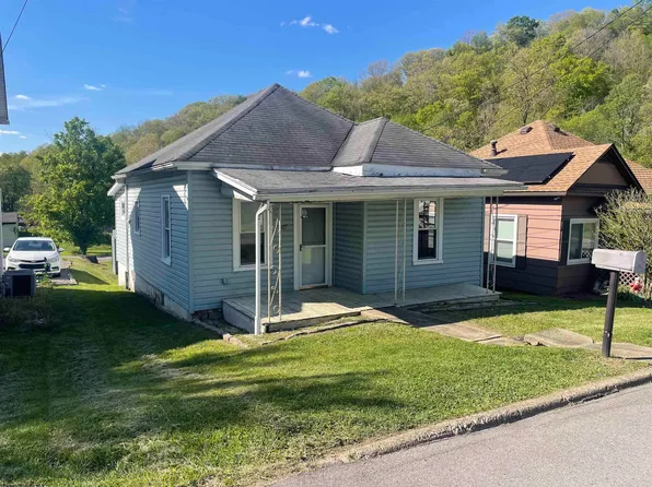 807 Indiana Ave, Nutter Fort, WV 26301