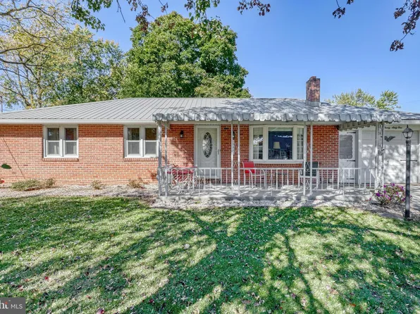 2061 Poplars Rd, York, PA 17408
