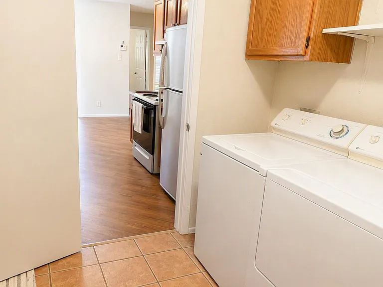 8806 Pineridge Dr #B — Photo 7
