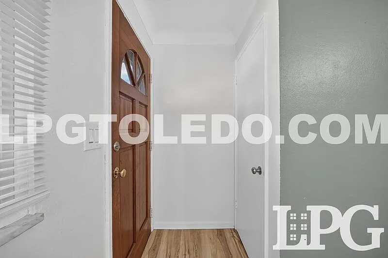 3 bed, 1.0 bath, 1075 sqft, $1,450 — Photo 3