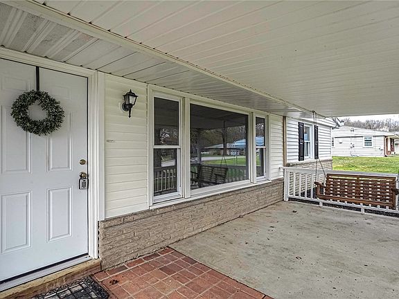 3rd image of 105 Fairlane Dr