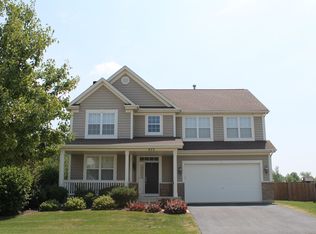 453 E Amberside Dr, Elgin, IL 60124