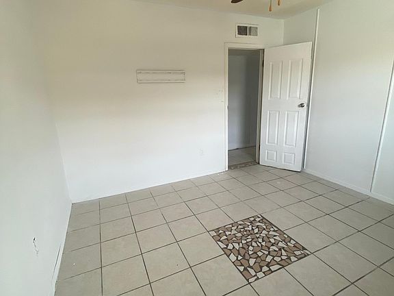 2nd image of 454 Val Verde St #A