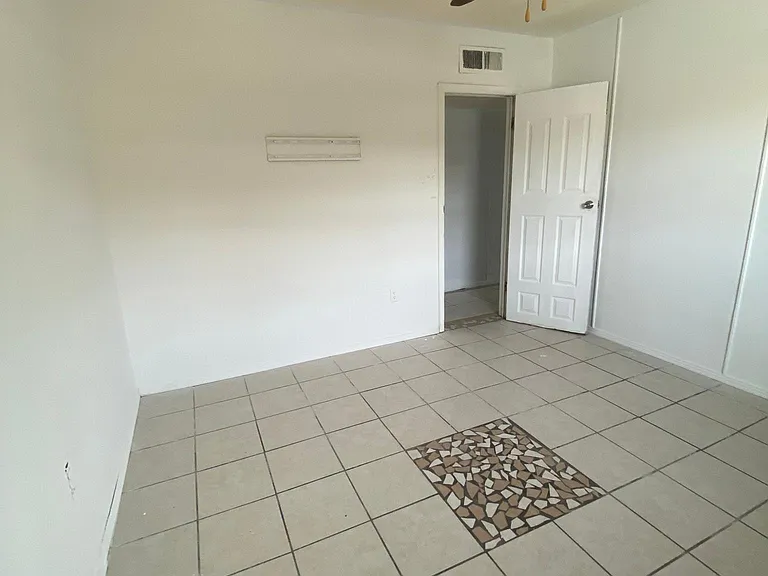 454 Val Verde St #A — Photo 2