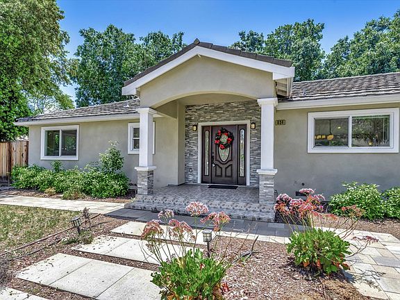 3rd image of 634 Cuesta Dr