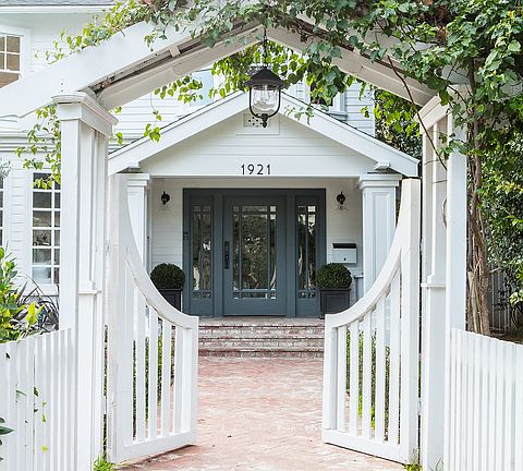 3rd image of 1921 N Hobart Blvd