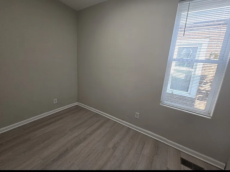 5228 Pulaski Ave — Photo 12
