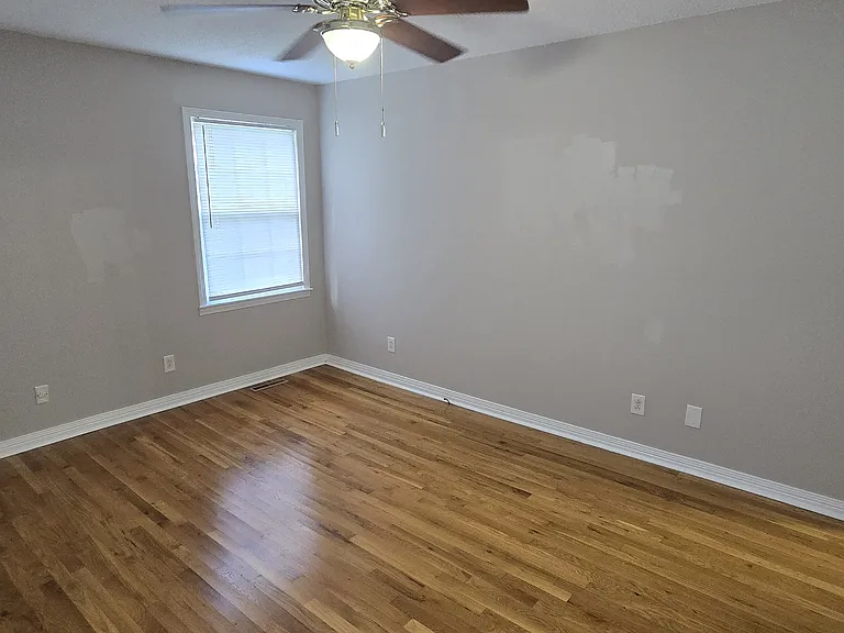204 Iris Dr — Photo 6