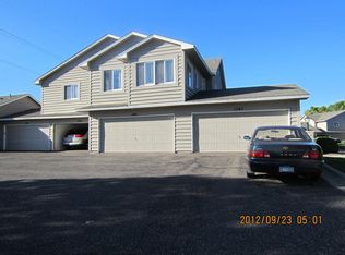 1563 Creek Meadow Dr NW, Coon Rapids, MN 55433