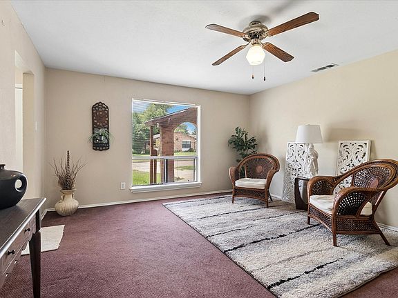 3rd image of 4201 Sweetbriar Dr