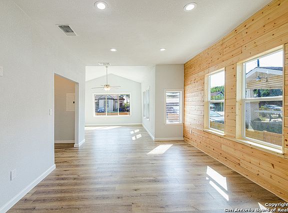 4th image of 1043 Essex St