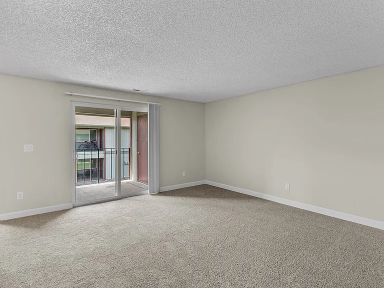 Irving Place Apartments — Photo 43