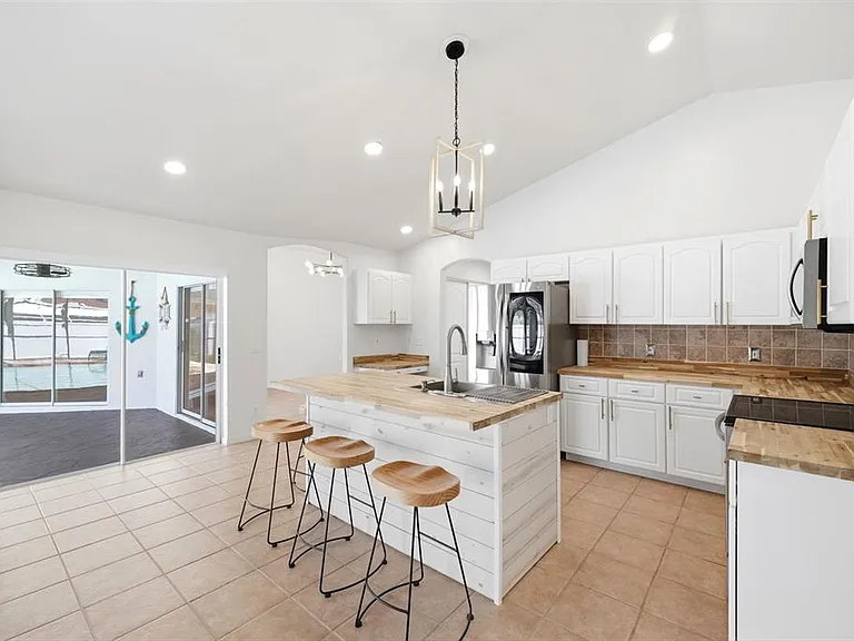 2210 Towering Oaks Cir — Photo 14