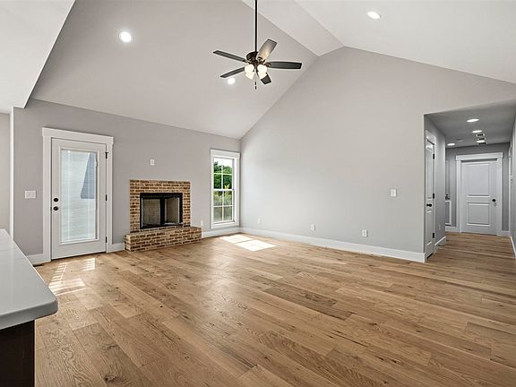 3rd image of 384 Middlebrook Ln