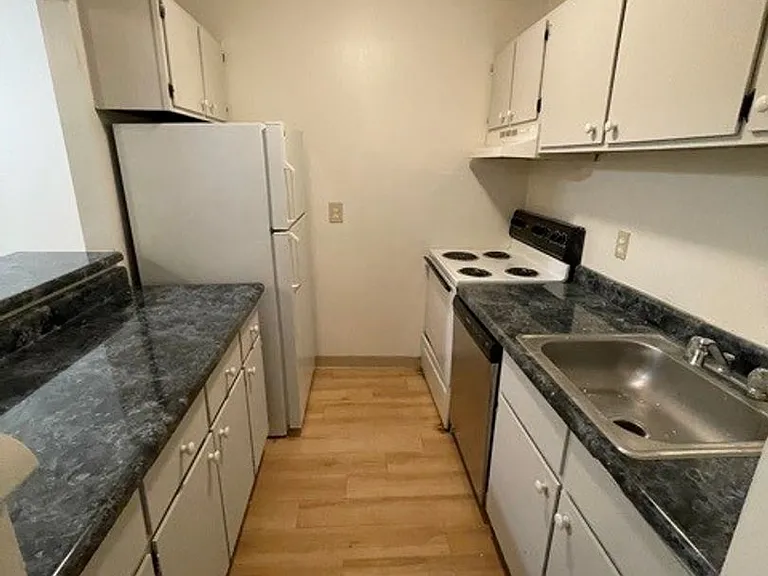 University Park Apartments near Cornell University — Photo 410