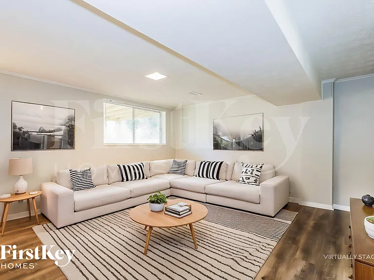 568 Dixon Rd — Photo 3