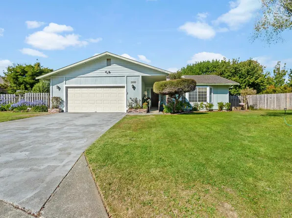 1625 Franklin Ct, Crescent City, CA 95531