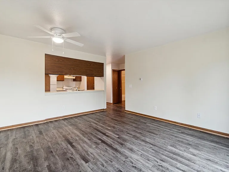 140 W North St — Photo 7