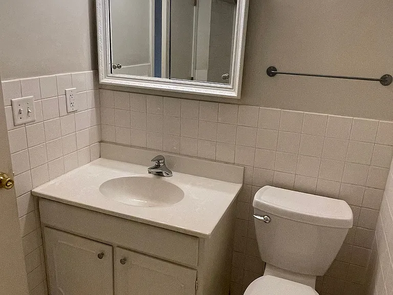 1040 Cleveland Apartments — Photo 31